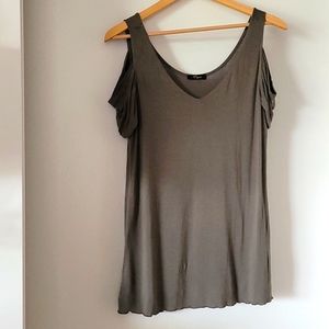 Off shoulder tank